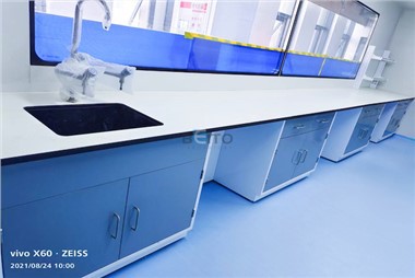 Laboratorijska klupa podesiva po visini